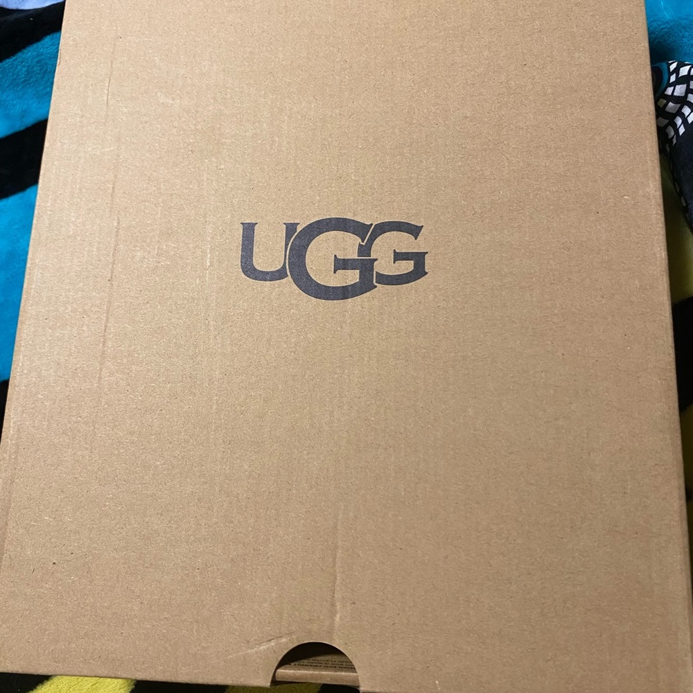 UGG Classic Clear Mini Boots - Picture 7 of 7
